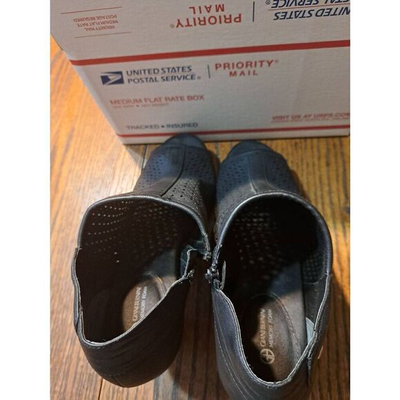 9M Giani Bernini Black Cut Out Perforated Open Toe Chunky Heel Shoes - Picture 5 of 9